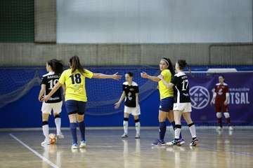 Una mala primera mitad condena al Teldeportivo/TA.